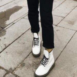 $180 NEW Dr. Marten's 1460 8-Eye Patent Leather Boots, White Smooth Leather 5